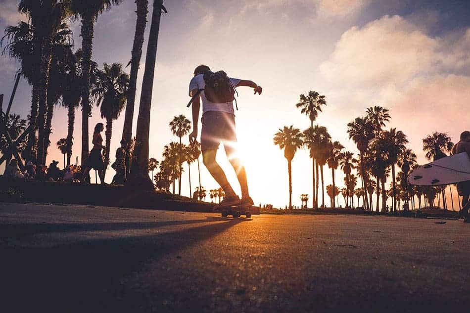 ragazzo in skateboard