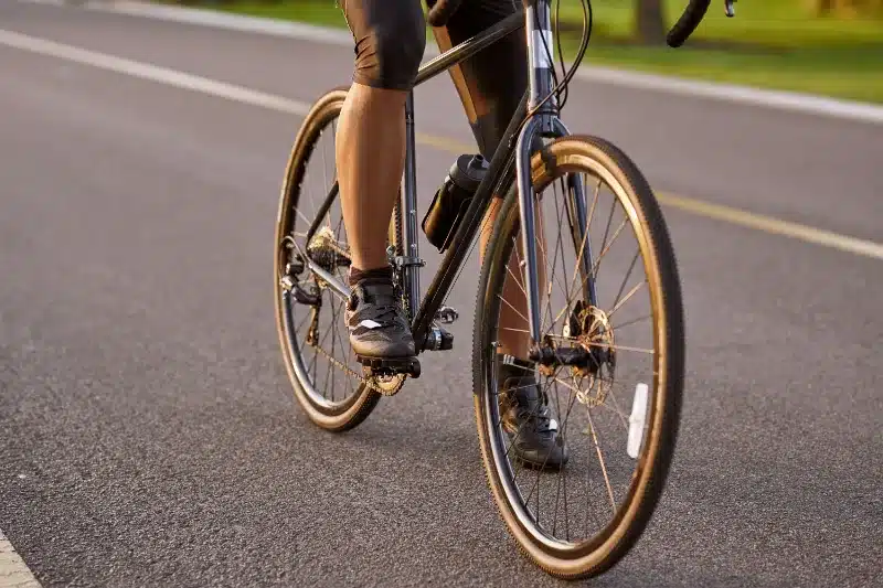 Perché i Ciclisti Depilano le Gambe?